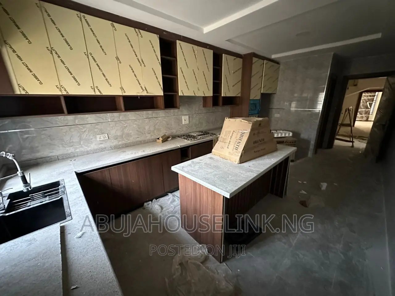 6bdrm Duplex in Guzape Main Abuja for sale