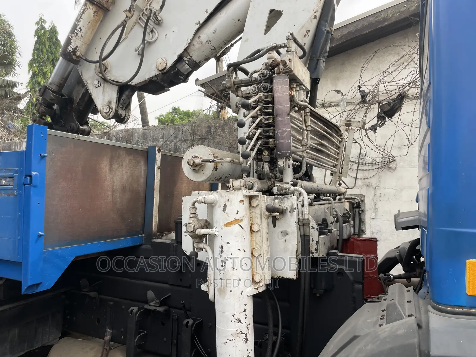 Mercedes Manlift Truck