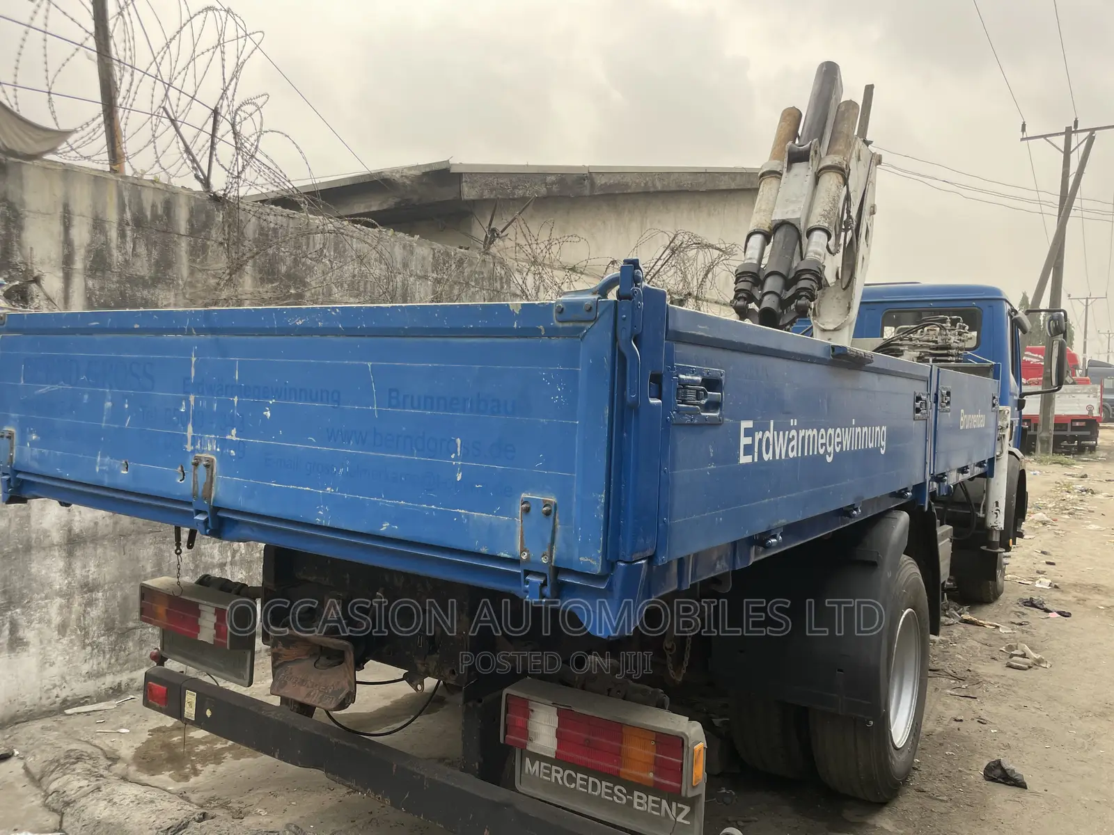 Mercedes Manlift Truck