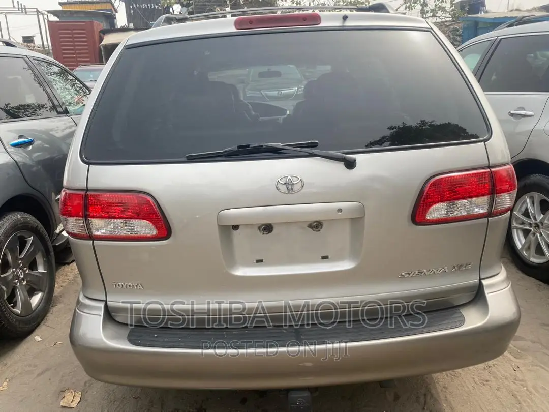 Toyota Sienna XLE 2003 Silver