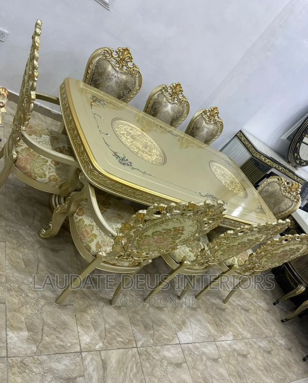 Exquisite Royal Wooden Dining Table With 8 Seaters