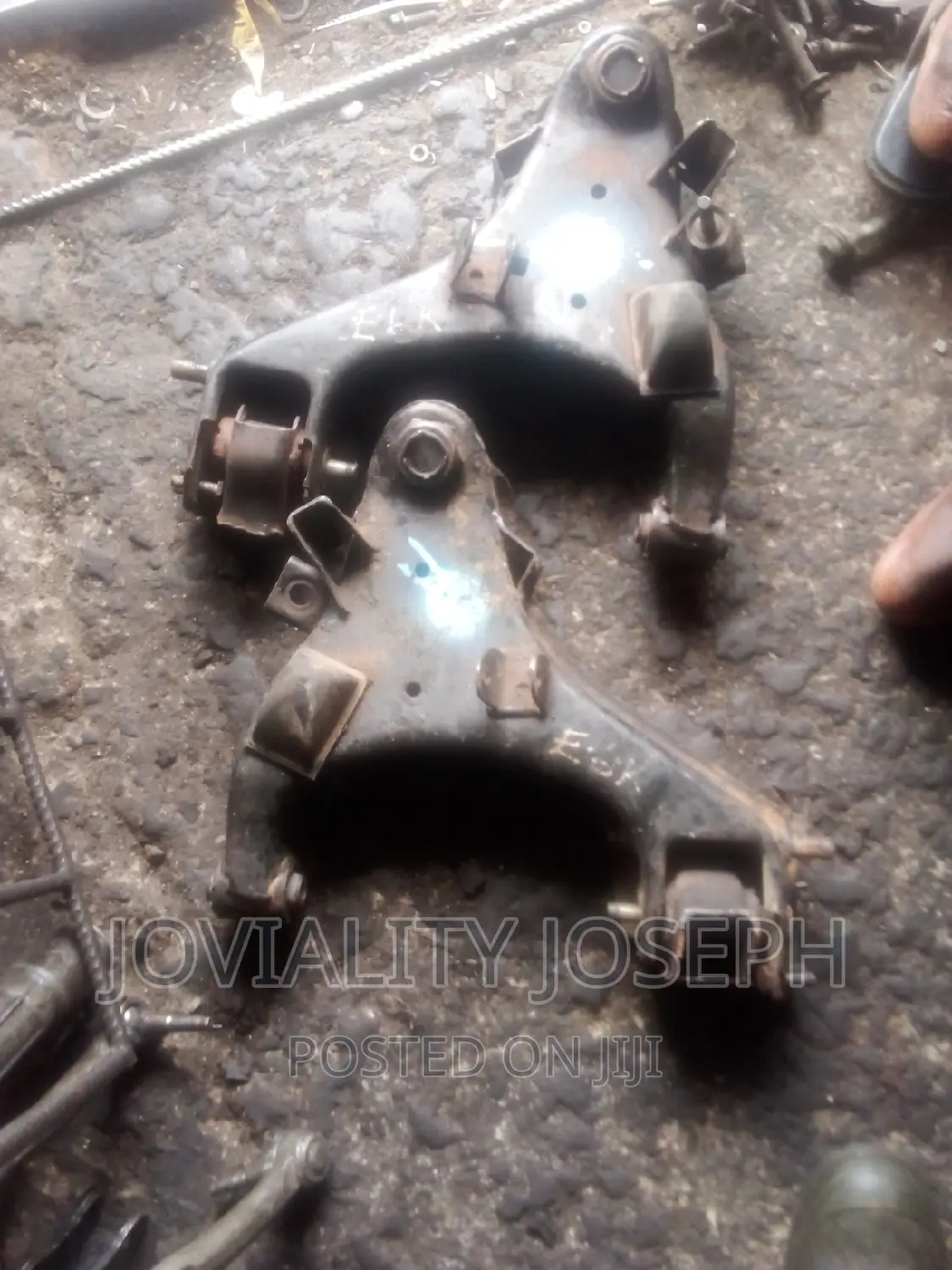 Low Arms Nissan Pathfinder 05 Front