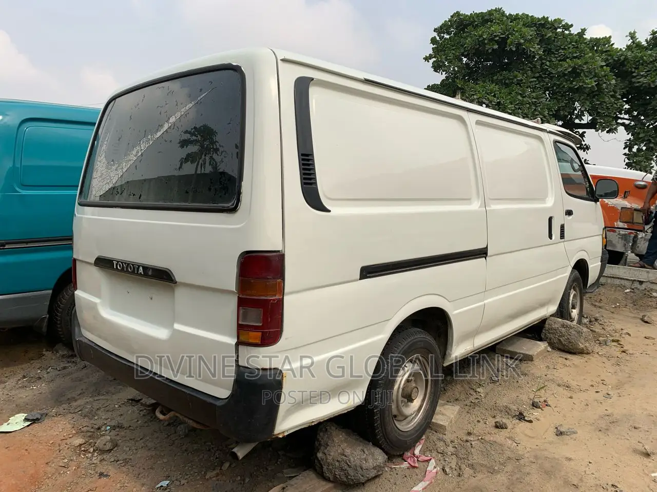 Toyota HiAce 2003 White