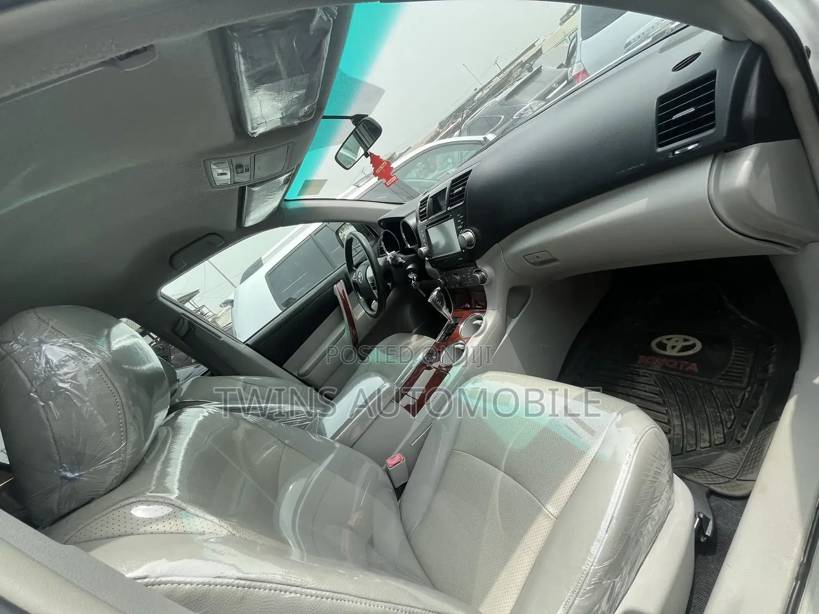 Toyota Highlander Limited 2012 White