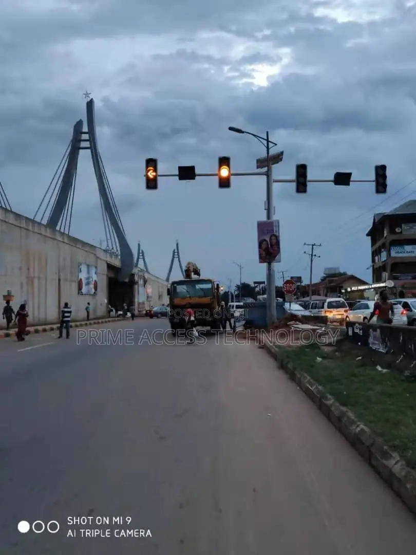 We Sell and Install High Quality Solar Traffic Lights