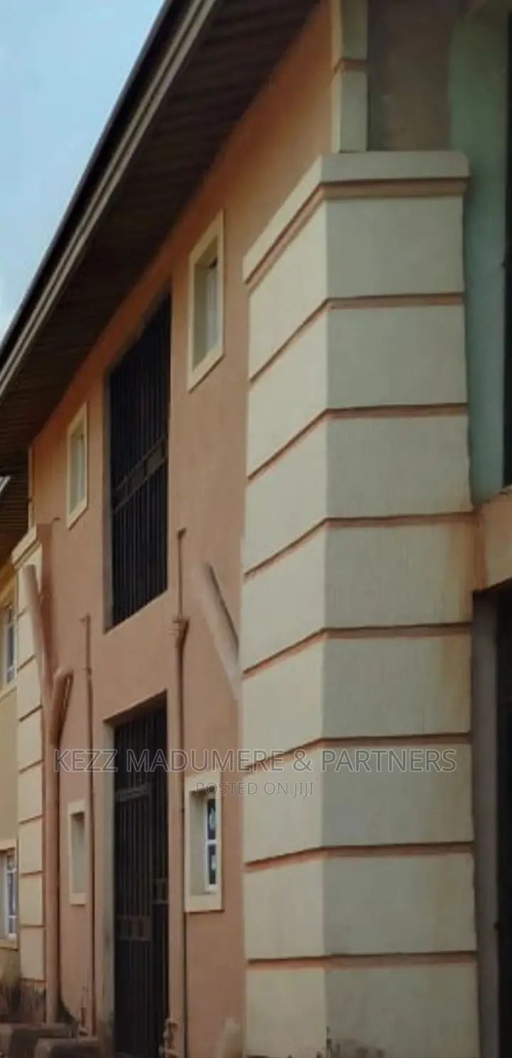 10bdrm Block of Flats in Umuchigbo, Enugu, for sale