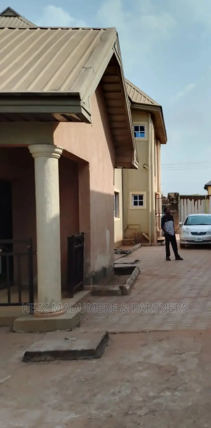 10bdrm Block of Flats in Umuchigbo, Enugu, for sale