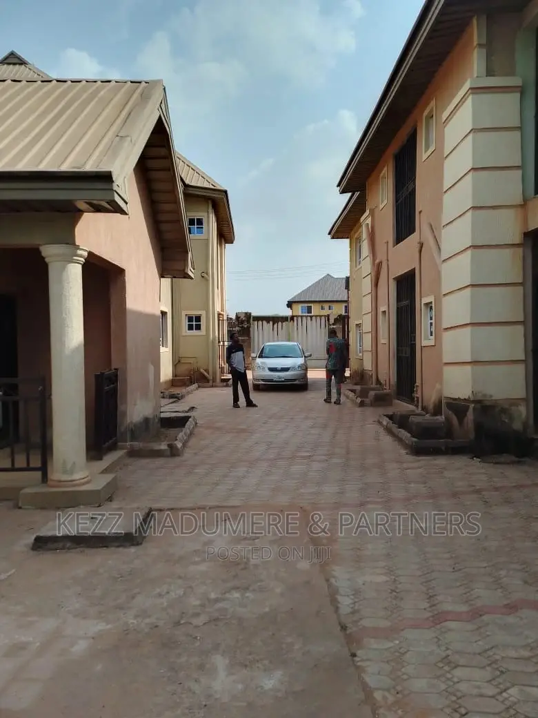 10bdrm Block of Flats in Umuchigbo, Enugu, for sale