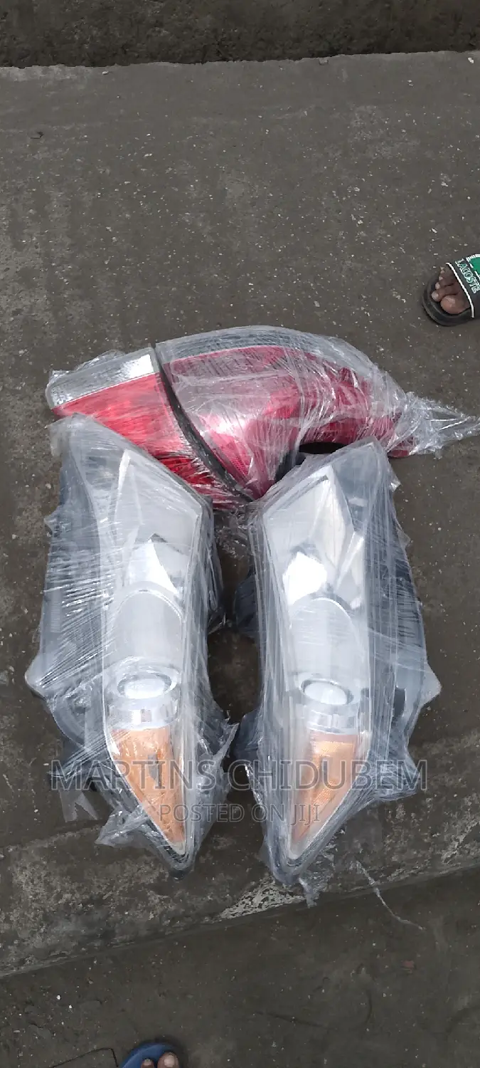 Headlight Venza 2010 Model