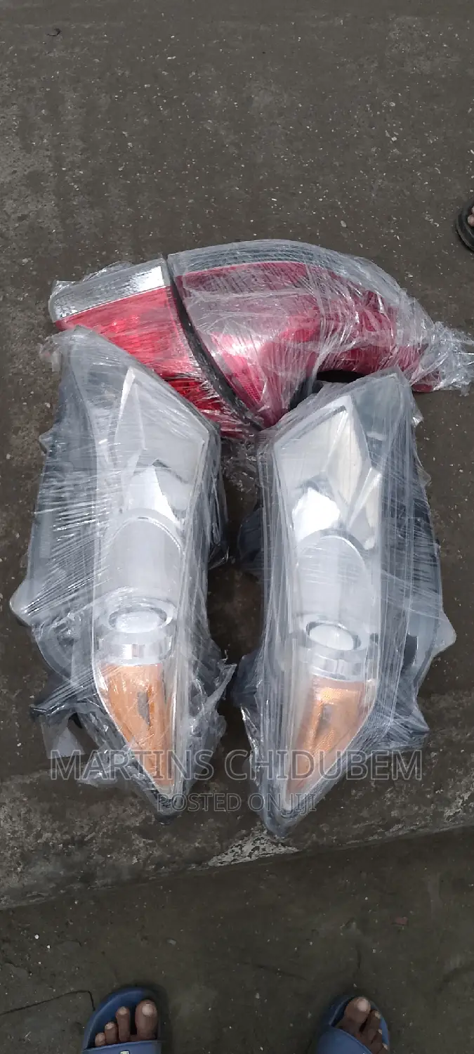 Headlight Venza 2010 Model