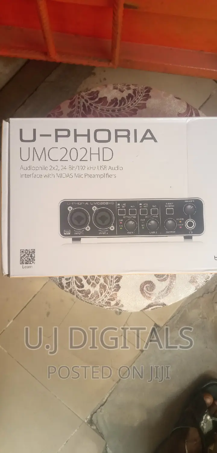Behringer U- Phoria Umu202.HD