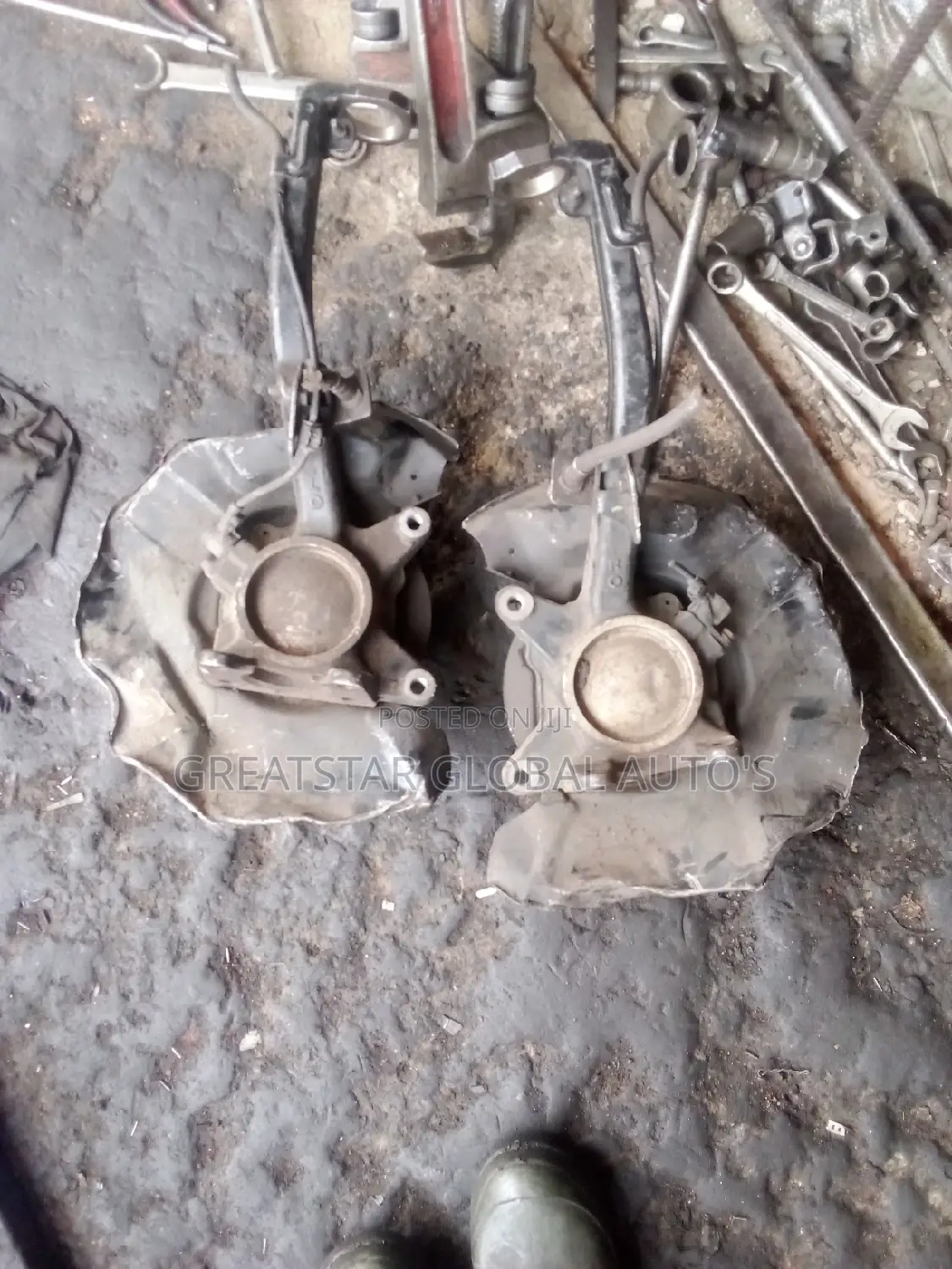 Front Hub Toyota Sequoia Old Model