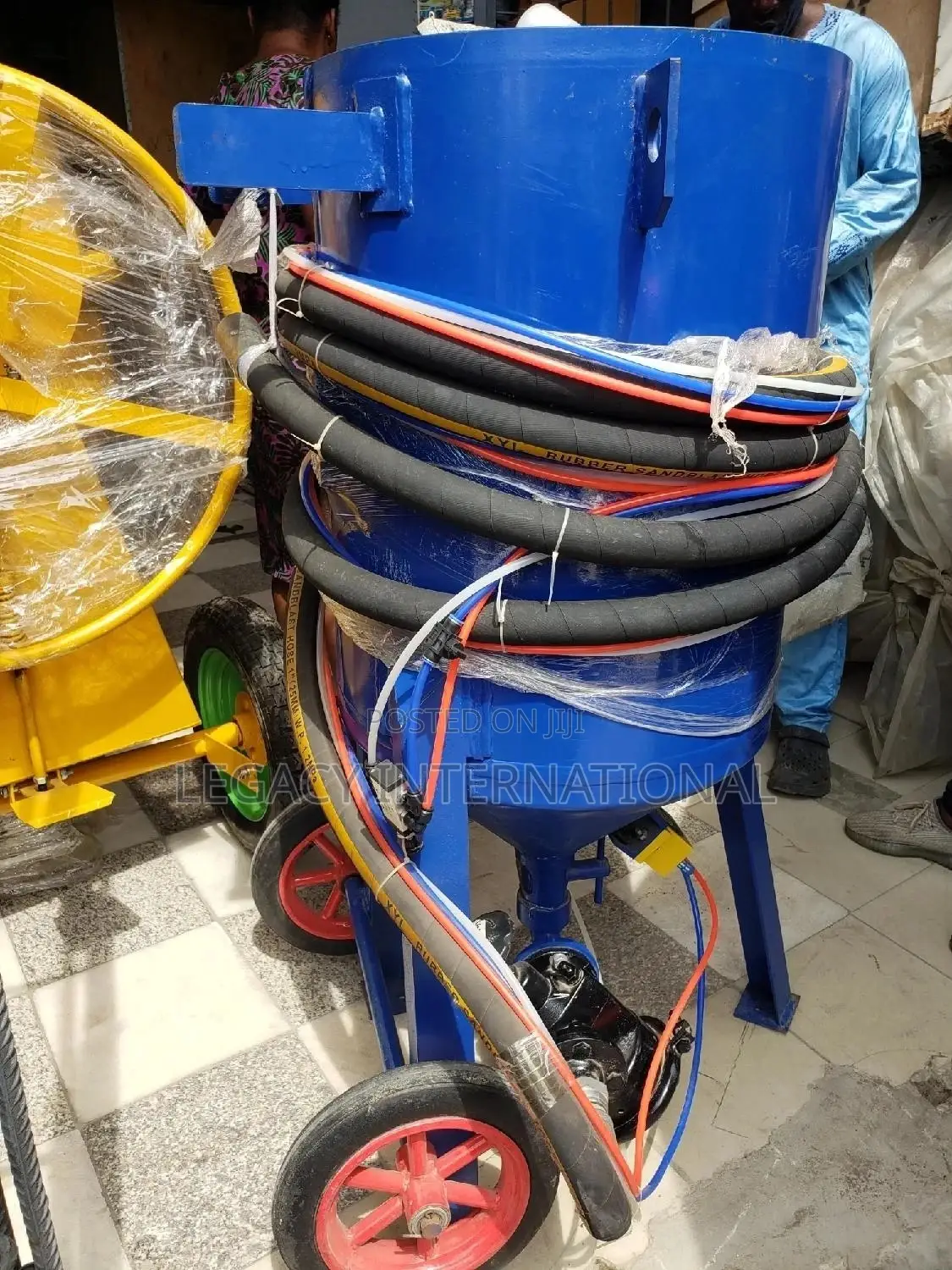 Sand Blasting Pot 200l