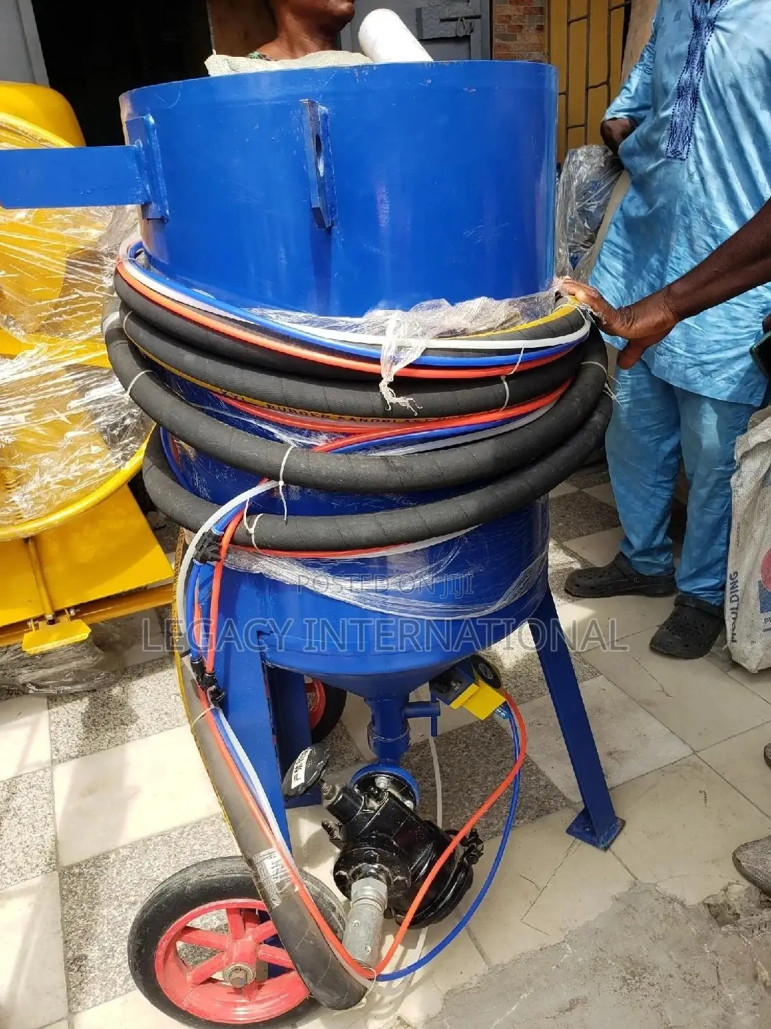 Sand Blasting Pot 200l