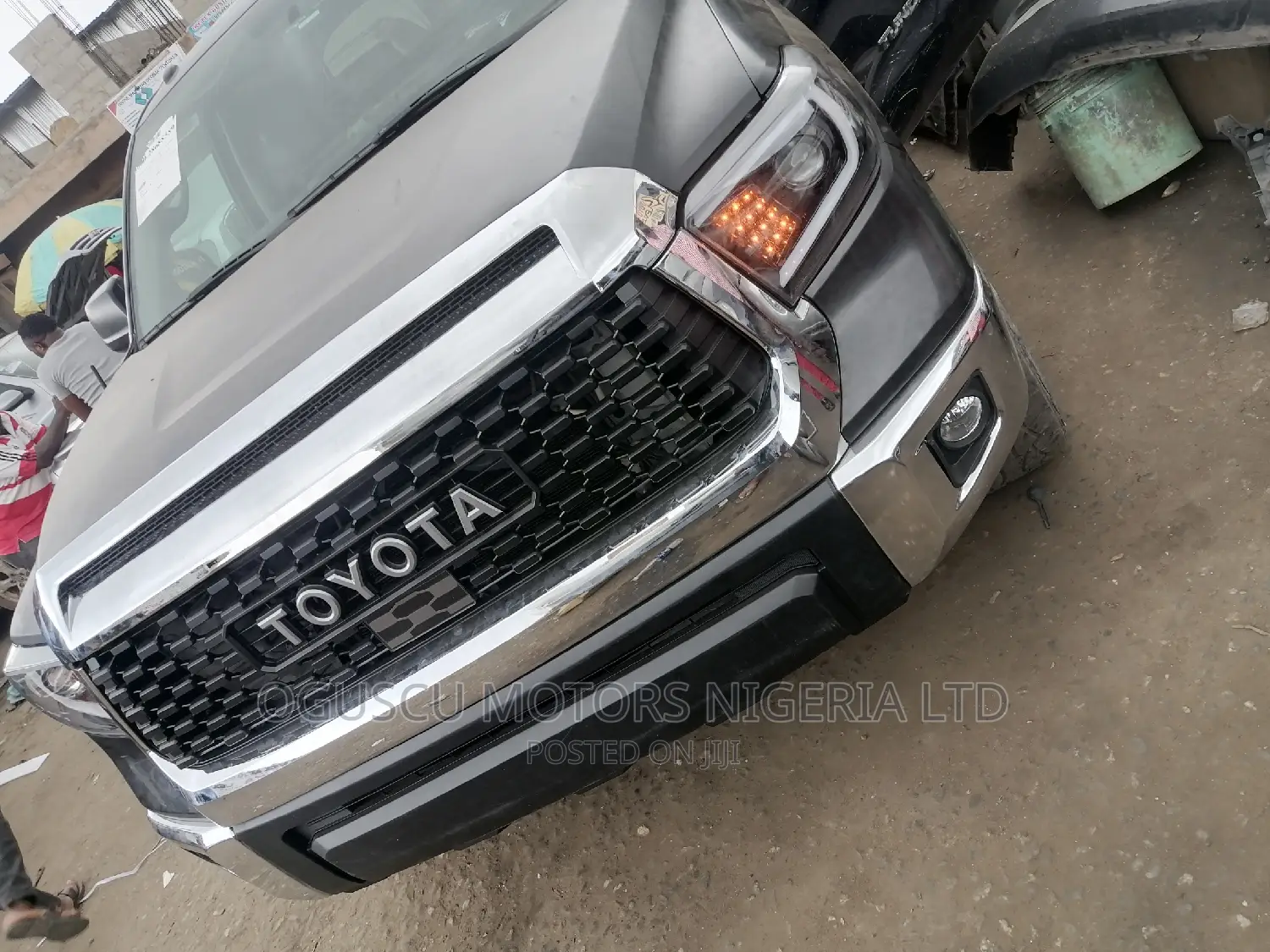 Upgrade Kit Tundra With Toyota Logo and LED Lights