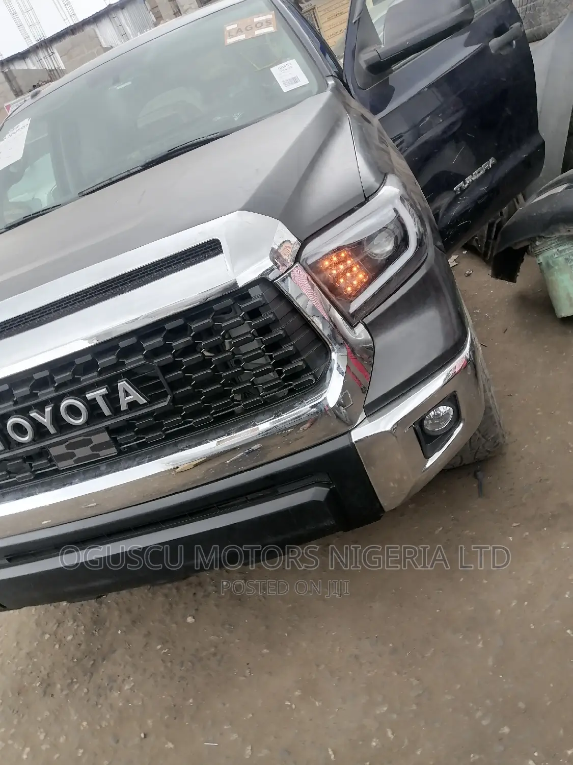 Upgrade Kit Tundra With Toyota Logo and LED Lights
