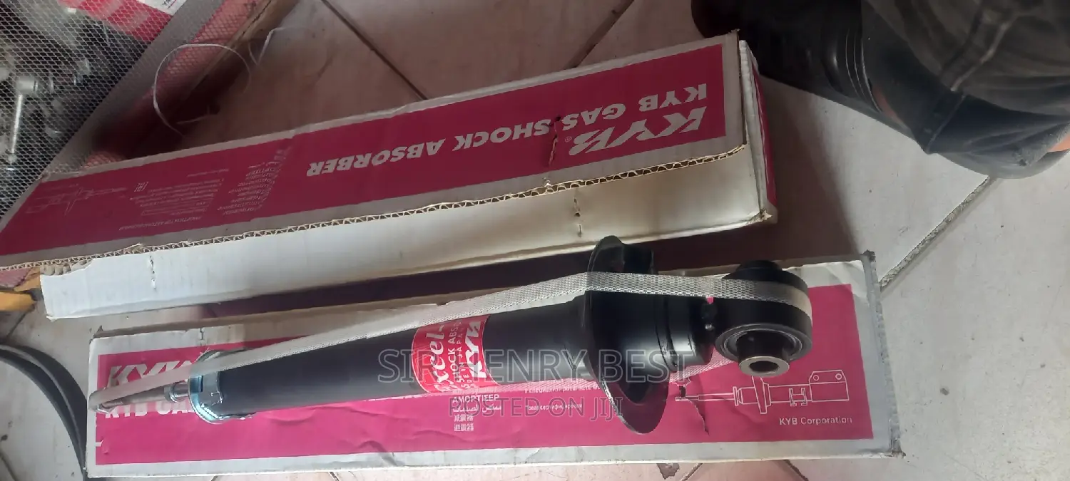 Rear Shocks Absorbers Kyb Without Sensor Lexus Is 250 .2006/2013