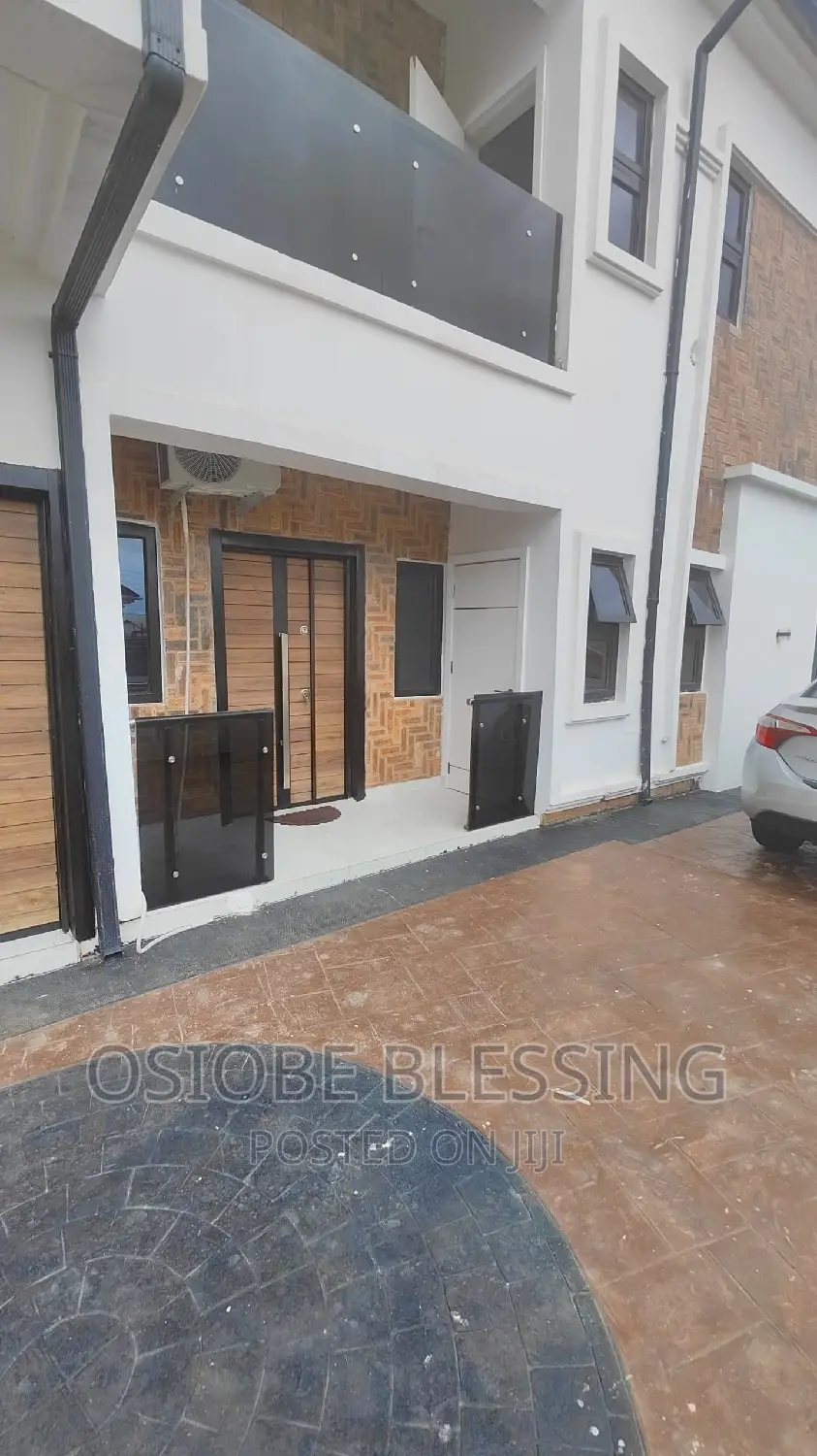 Newly Renovated 4bedrooms Duplex in G.R.A Benin City