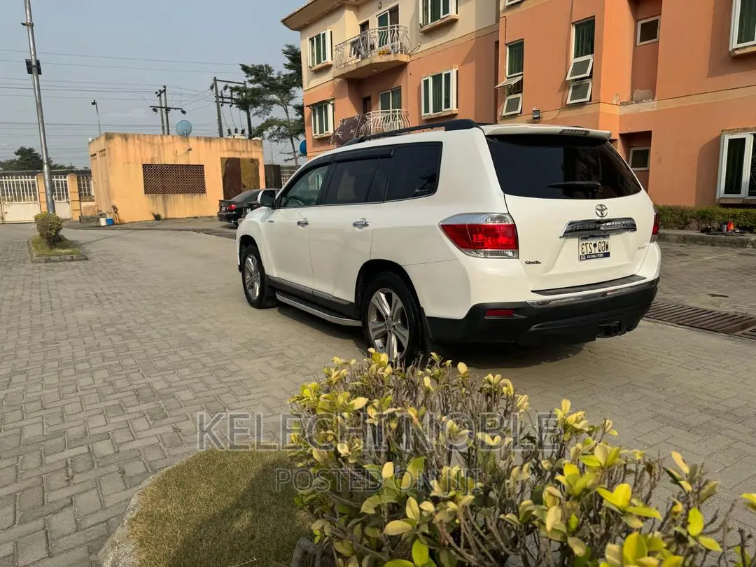 Toyota Highlander Limited 2012 White