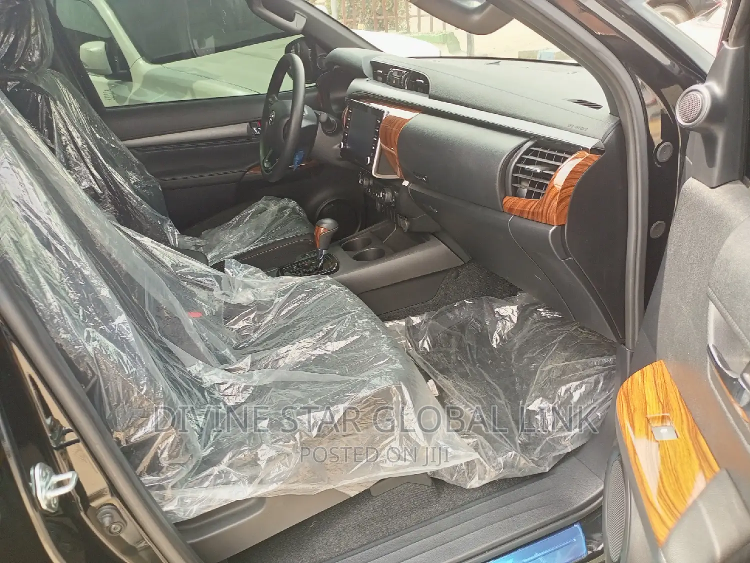 New Toyota Hilux 2023 Black