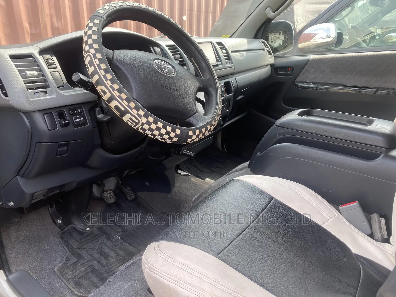 Toyota HiAce 2012 White