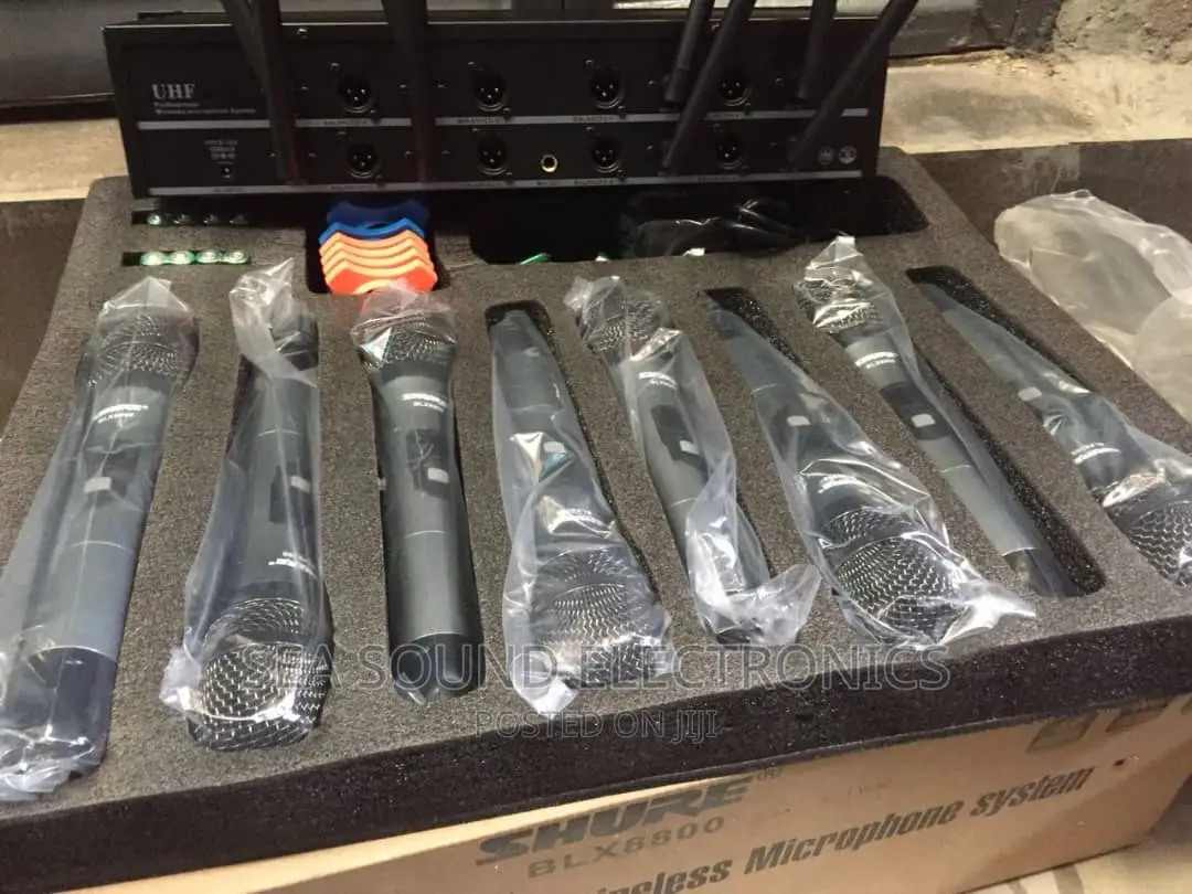 Shure 8 in 1 Wireless Microphone Model Blx8800