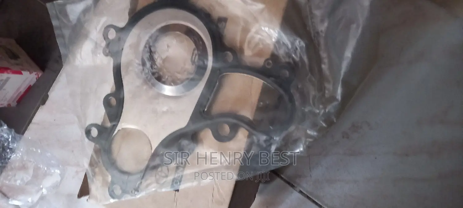 Water Pump Lexus GX 460 1UR Engine With Iron Gasket
