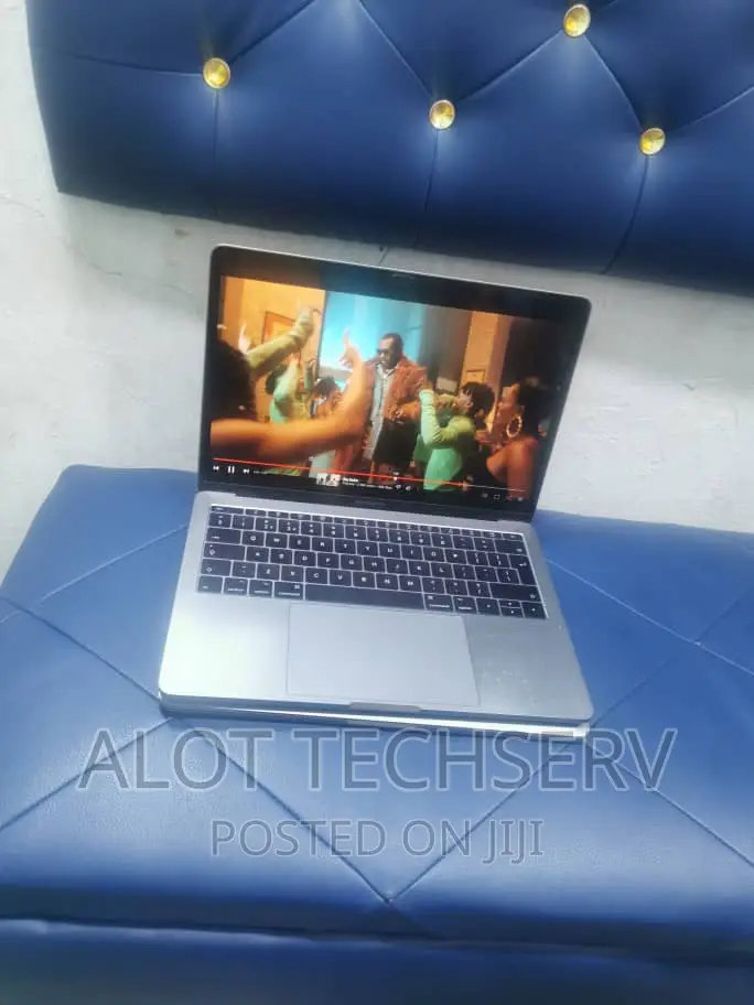 Laptop Apple MacBook Pro 2017 16GB Intel Core I7 SSD 512GB