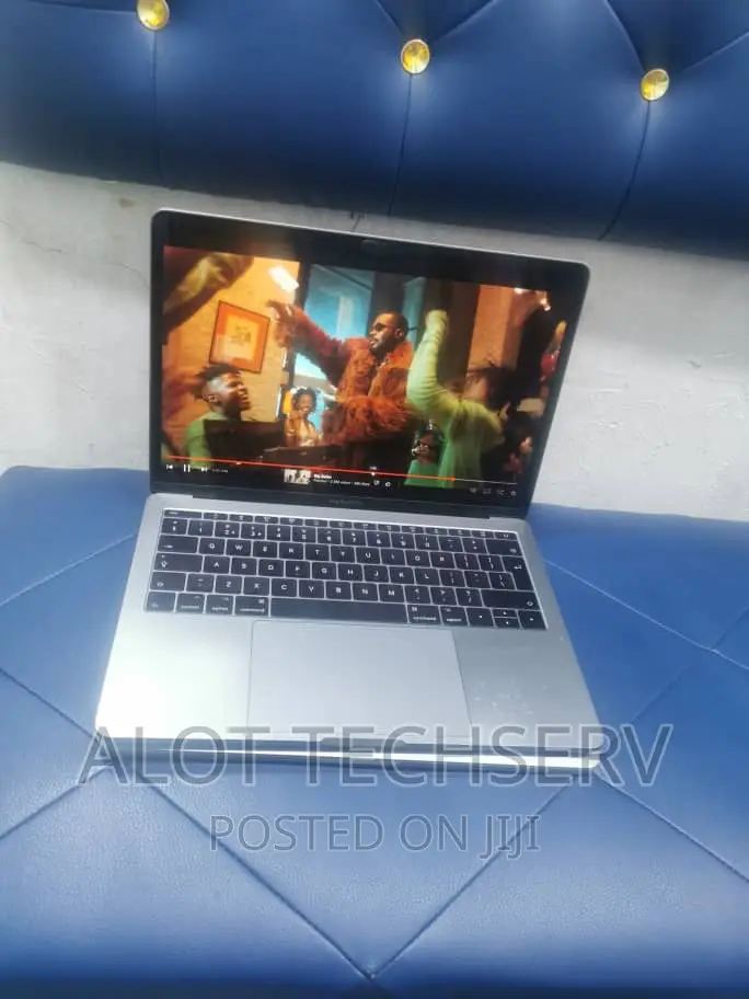 Laptop Apple MacBook Pro 2017 16GB Intel Core I7 SSD 512GB
