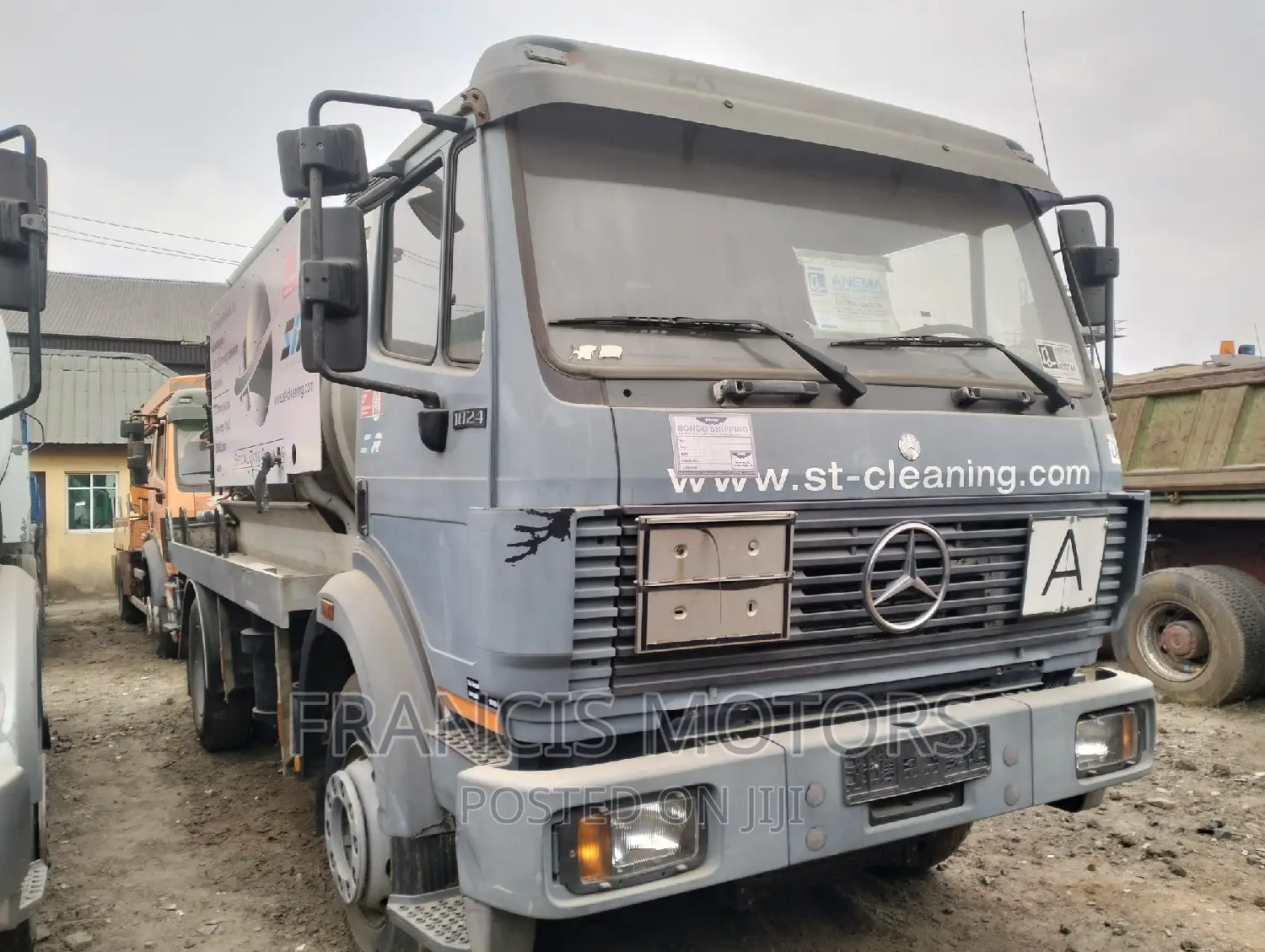 Foreign Used Mercedes Benz 1824 Sewage Tanks.
