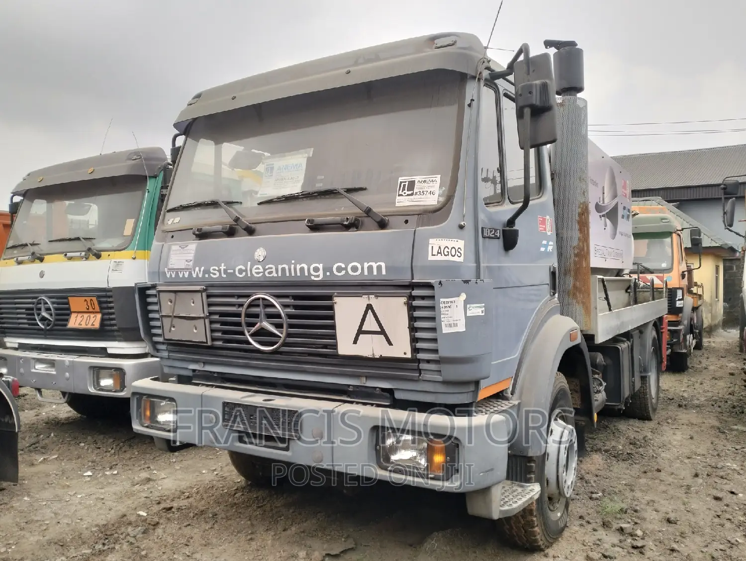Foreign Used Mercedes Benz 1824 Sewage Tanks.