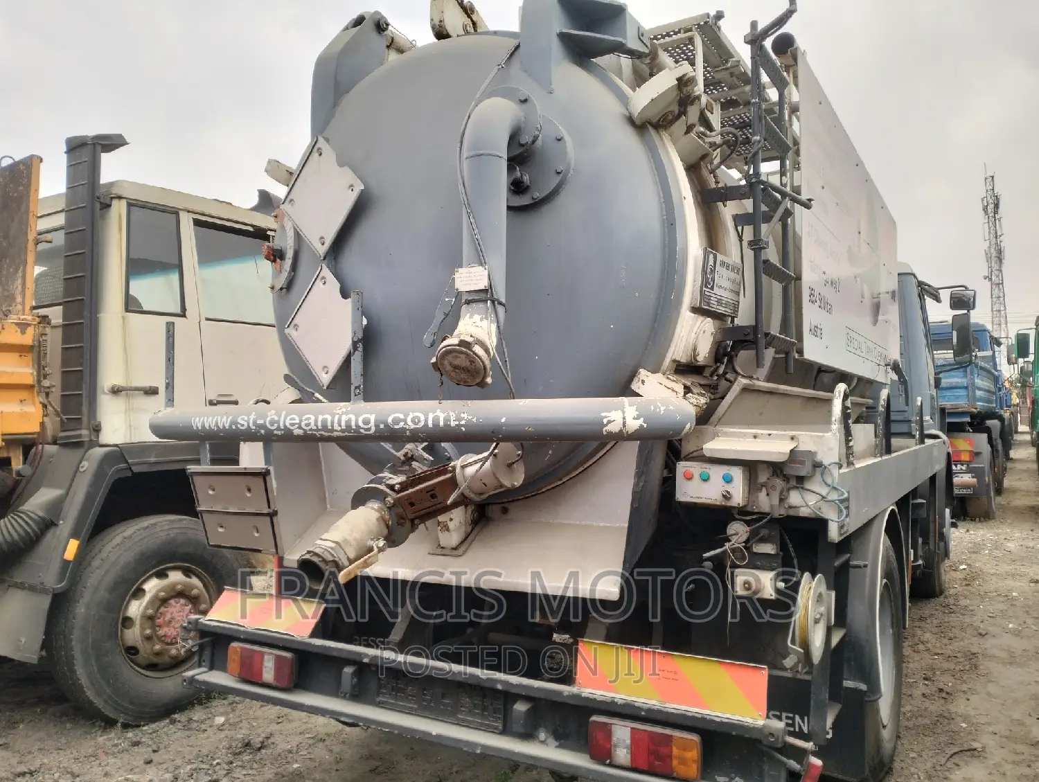 Foreign Used Mercedes Benz 1824 Sewage Tanks.