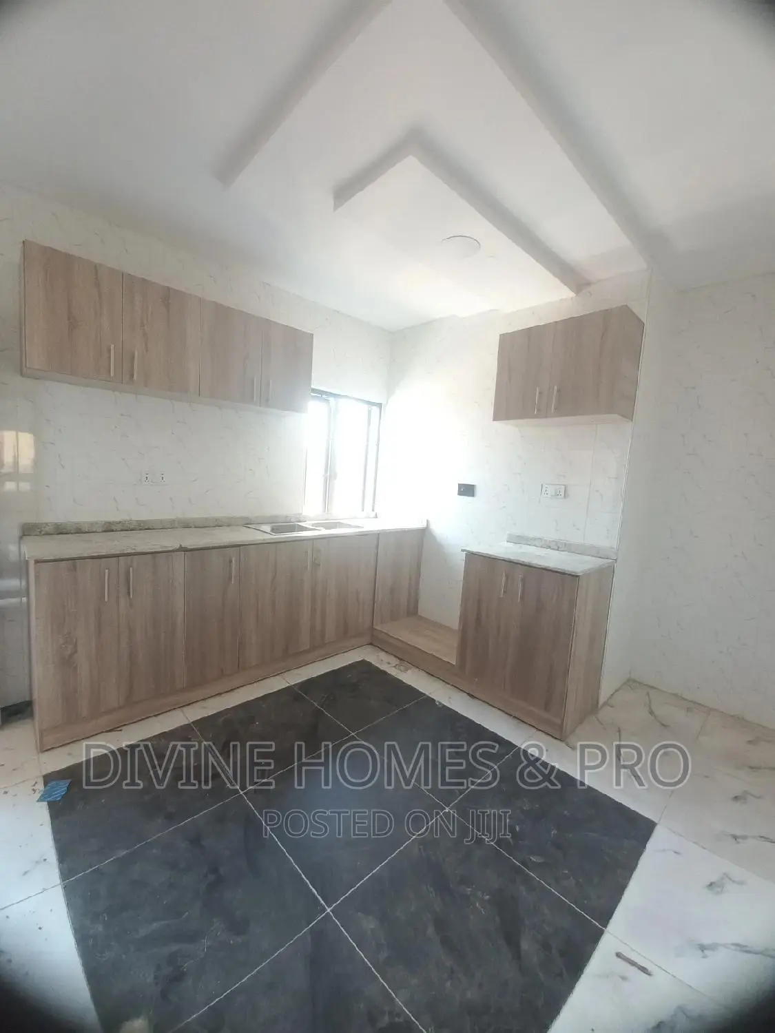 3bdrm Block of Flats in Life Camp for sale