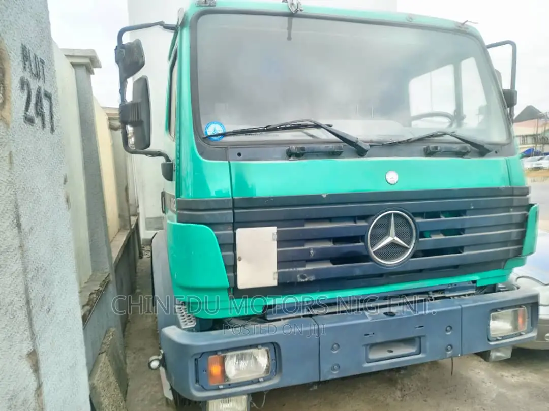 Mercedes Actros Container Body