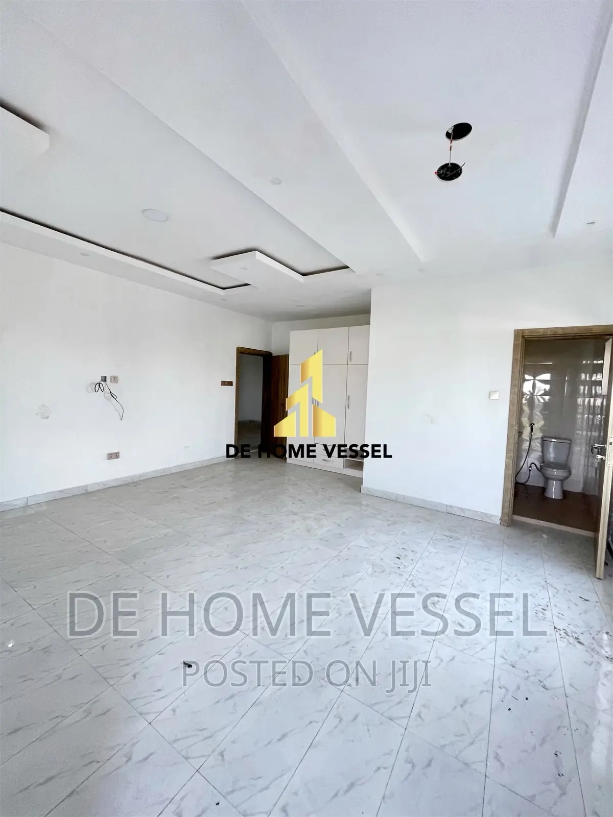 4bdrm Apartment in Osapa london for sale