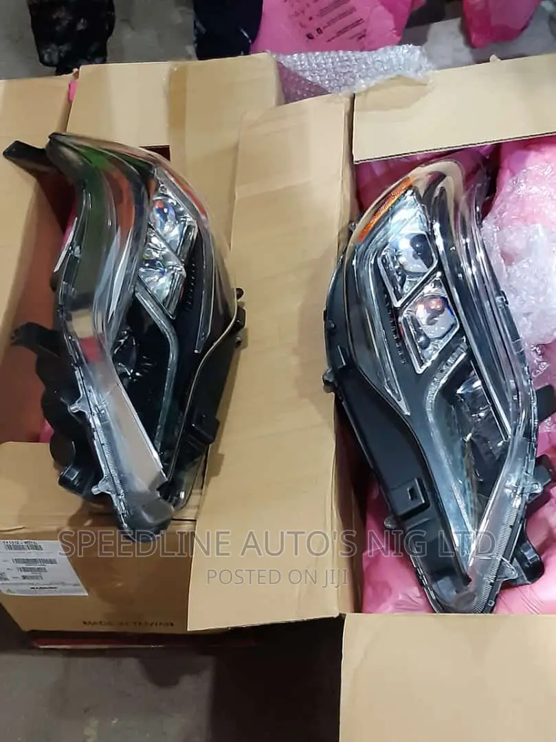 Complete Set of Head Lamp Toyota Avalon 2018/2019 Original