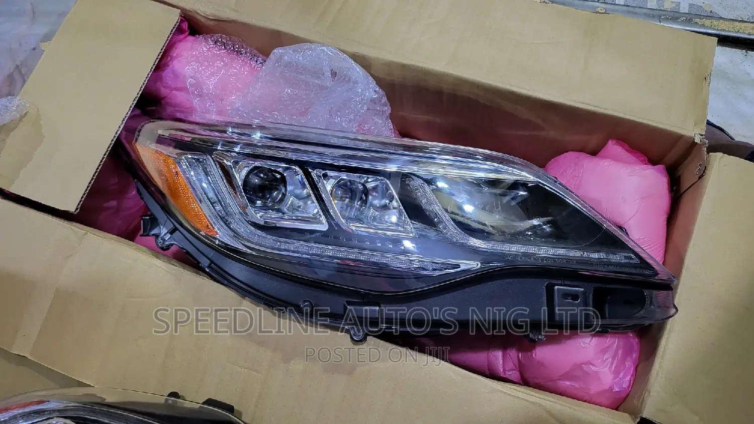 Complete Set of Head Lamp Toyota Avalon 2018/2019 Original