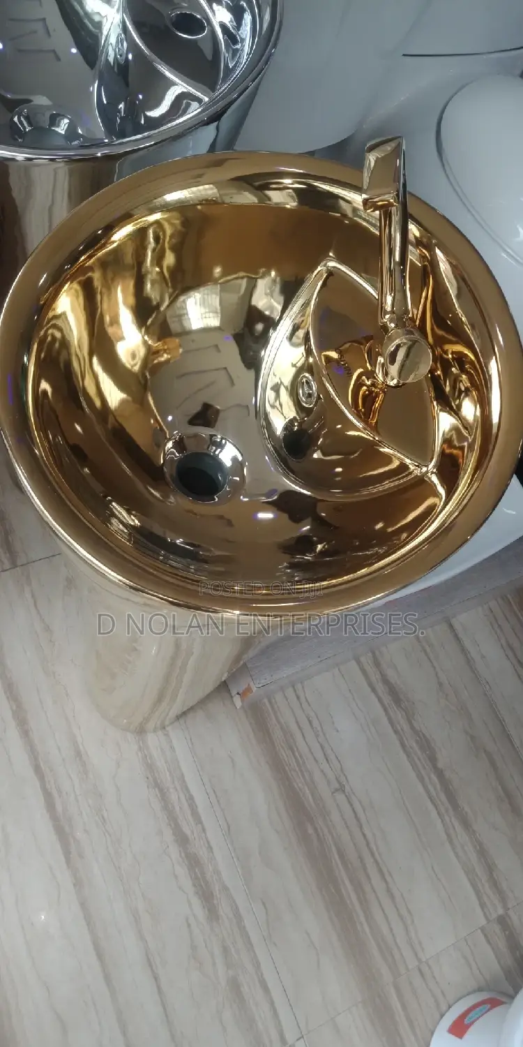 Dining Gold And Silver Basin