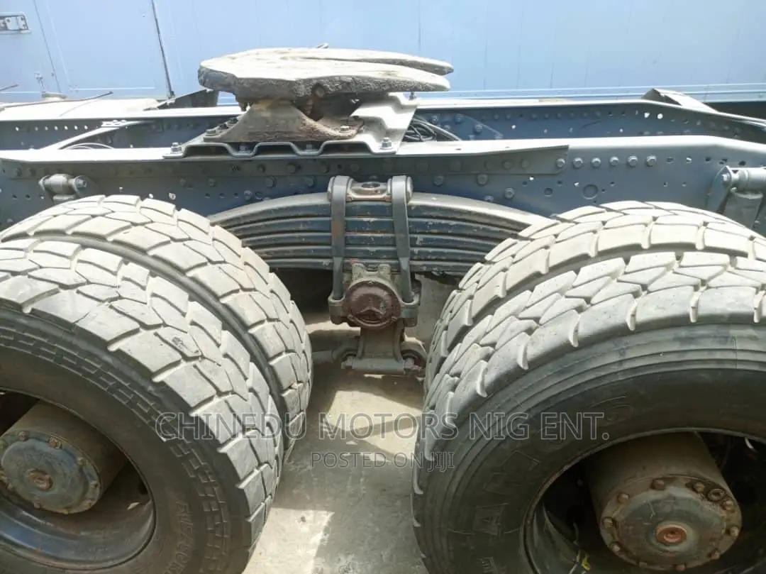 Mercedes Actros 3335 Tractor Head