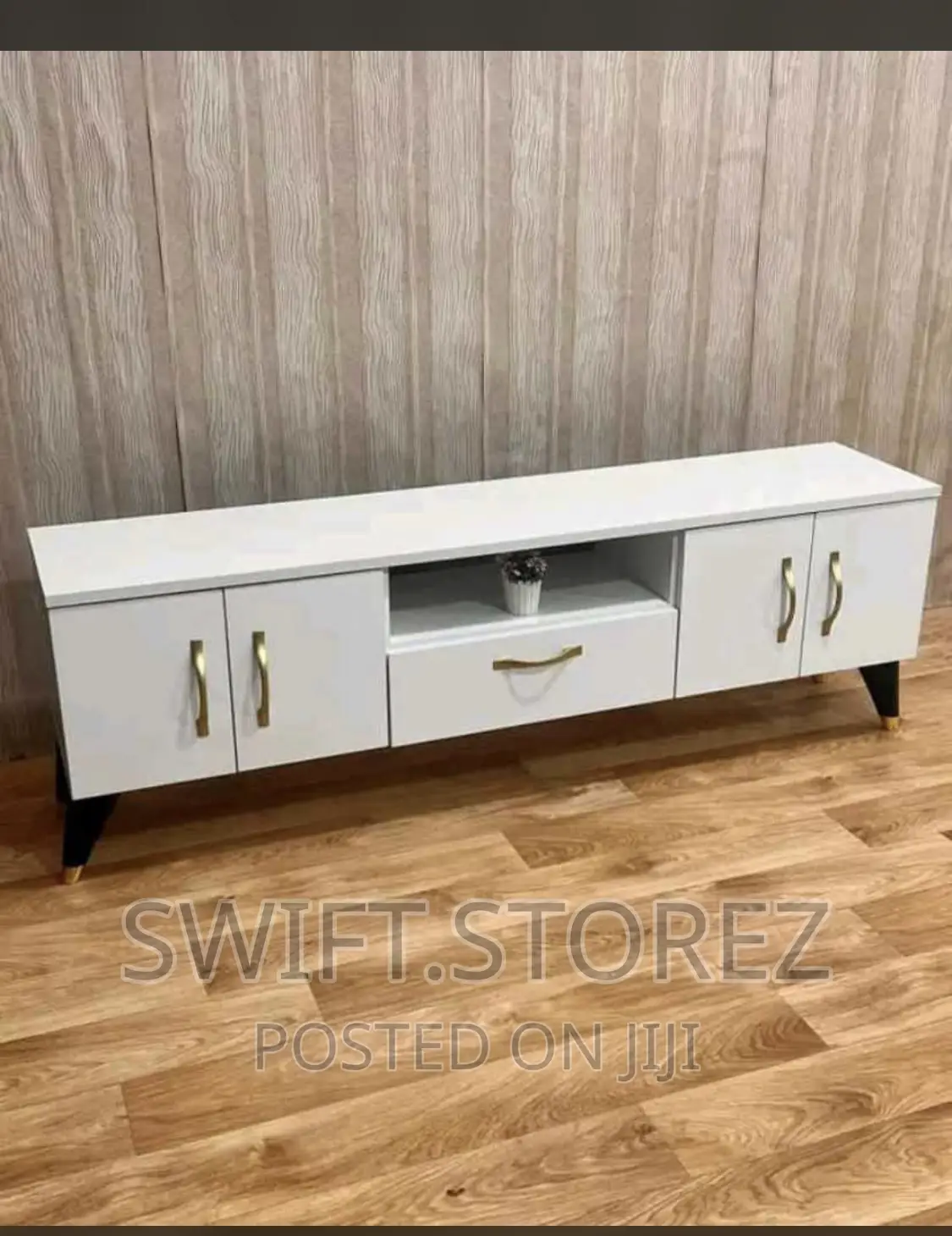 Royal Tv Stand