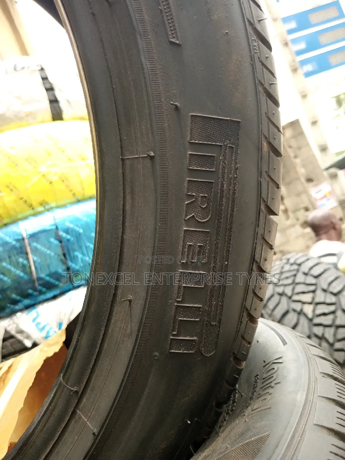 Pirelli 275/40/19 Made in Italy . 18months Warranty