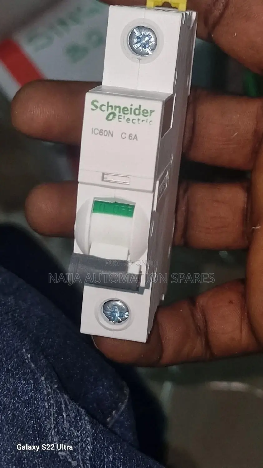 Schneider Miniature Circuit Breaker -1p 6A -C