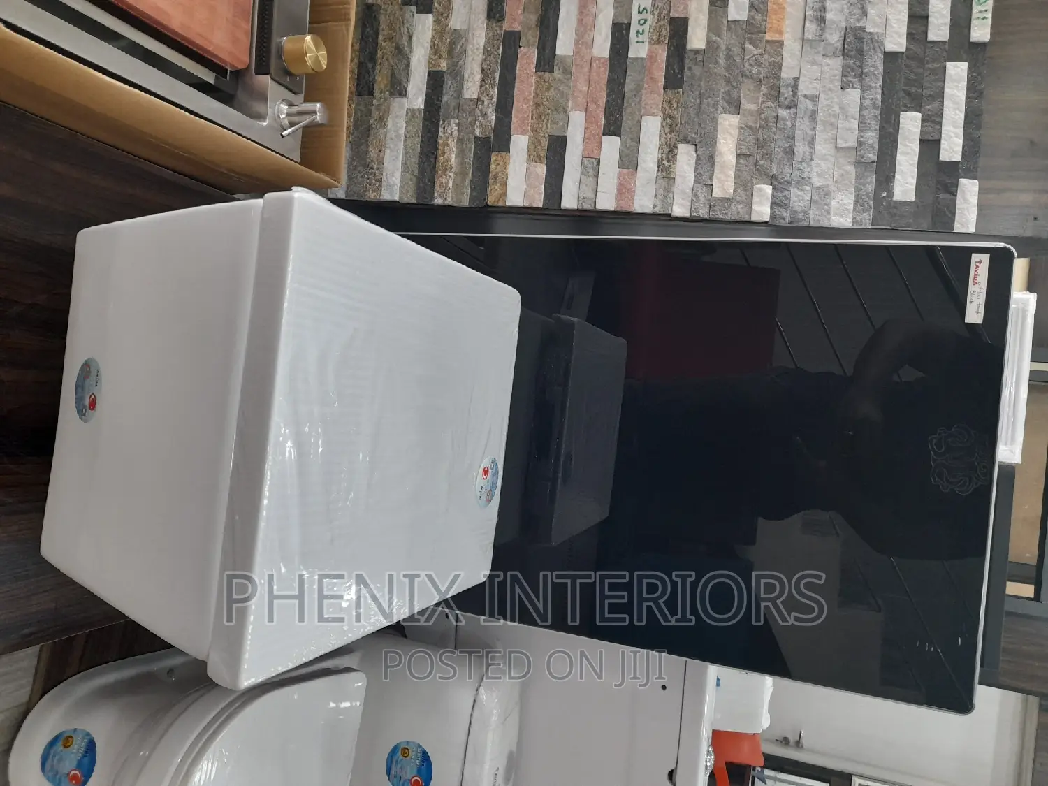 Glass Tank Wall Hung Toilet Water Closet