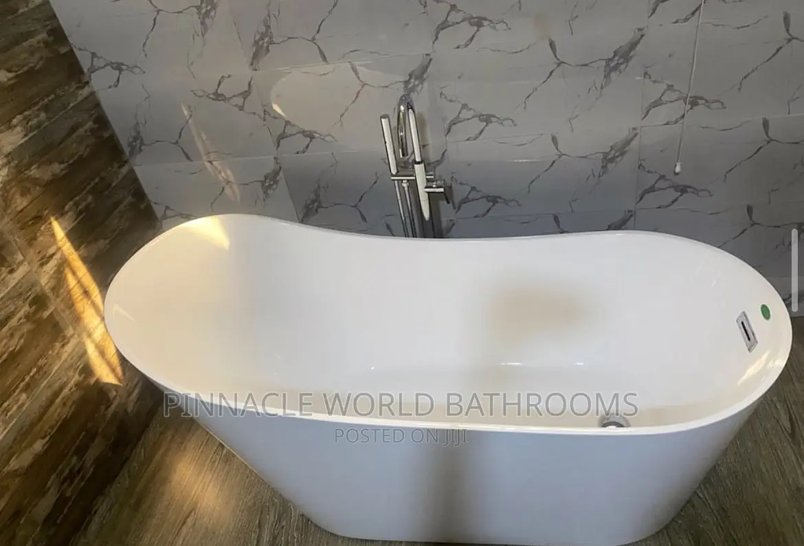 Luxury White Acrylic Bathroom Bathtub
