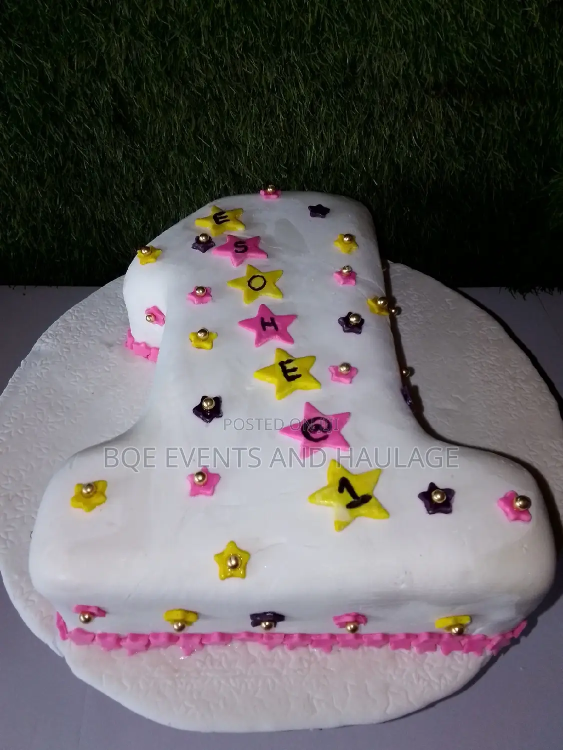Birthday Cakes | Wedding Cakes | Mini Cakes | Cake School