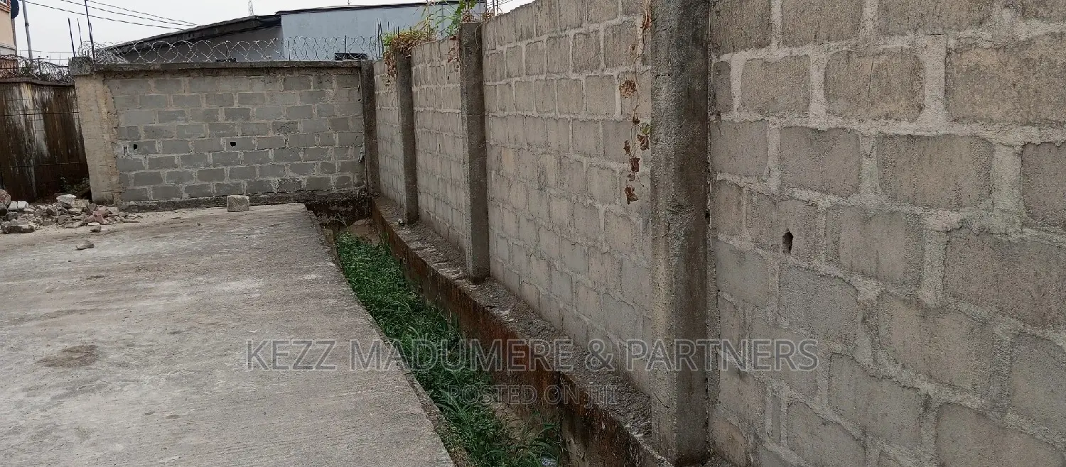 For Sale: 6 Plots on the Major Iwofe Road