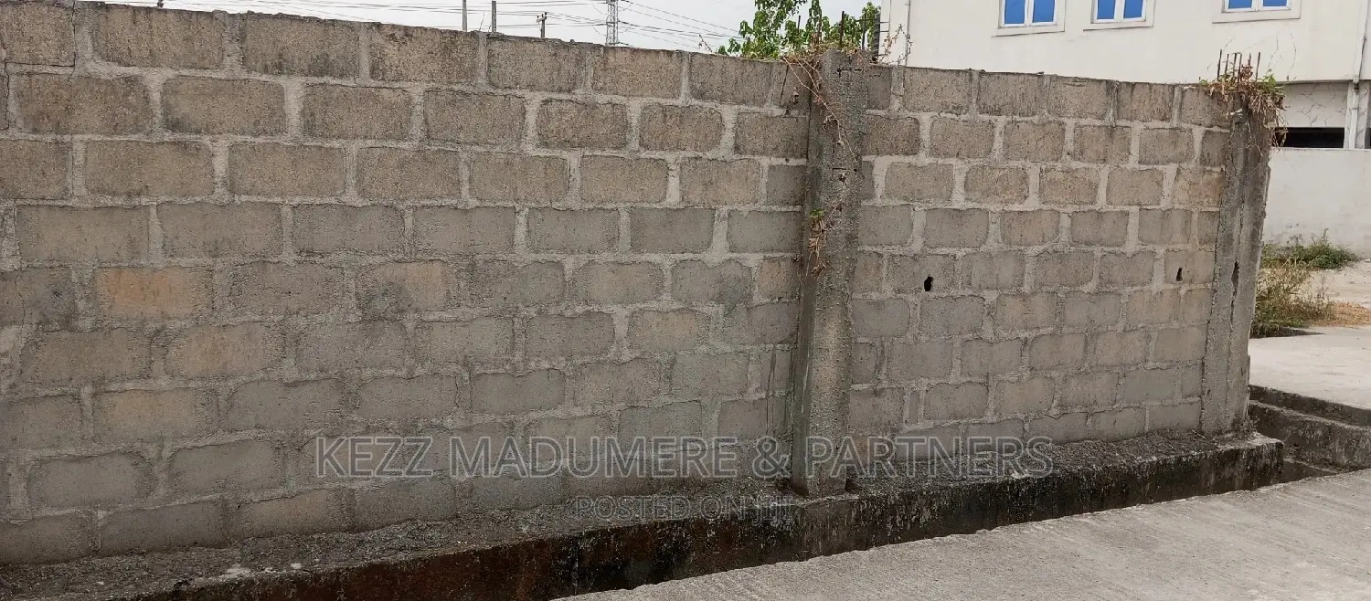 For Sale: 6 Plots on the Major Iwofe Road