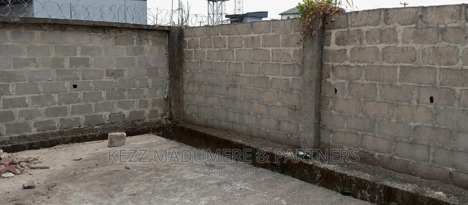 For Sale: 6 Plots on the Major Iwofe Road