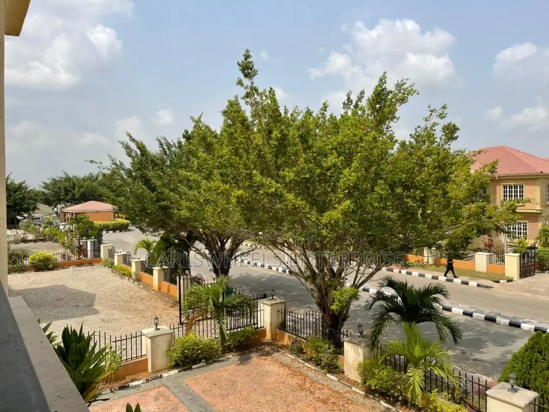 Furnished 6bdrm Duplex in Amen Estate, Ibeju for sale