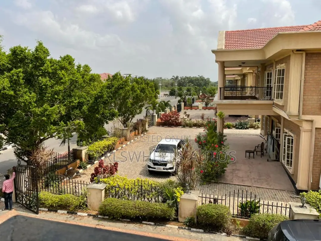 Furnished 6bdrm Duplex in Amen Estate, Ibeju for sale